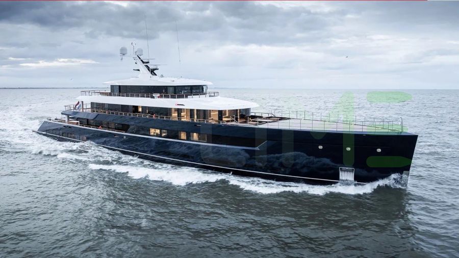 White Les Cinq yacht - 2025 guide with the owner of the world's 272nd largest yacht, the 38th largest yacht built by superyacht builder Feadship, based in Netherlands.