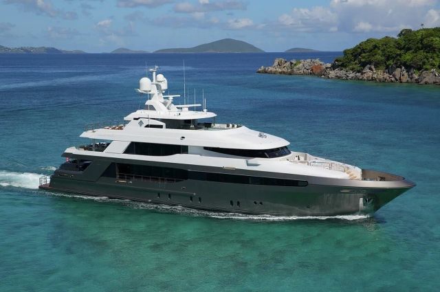 Muchos Mas Yacht one of twelve luxury yachts for charter