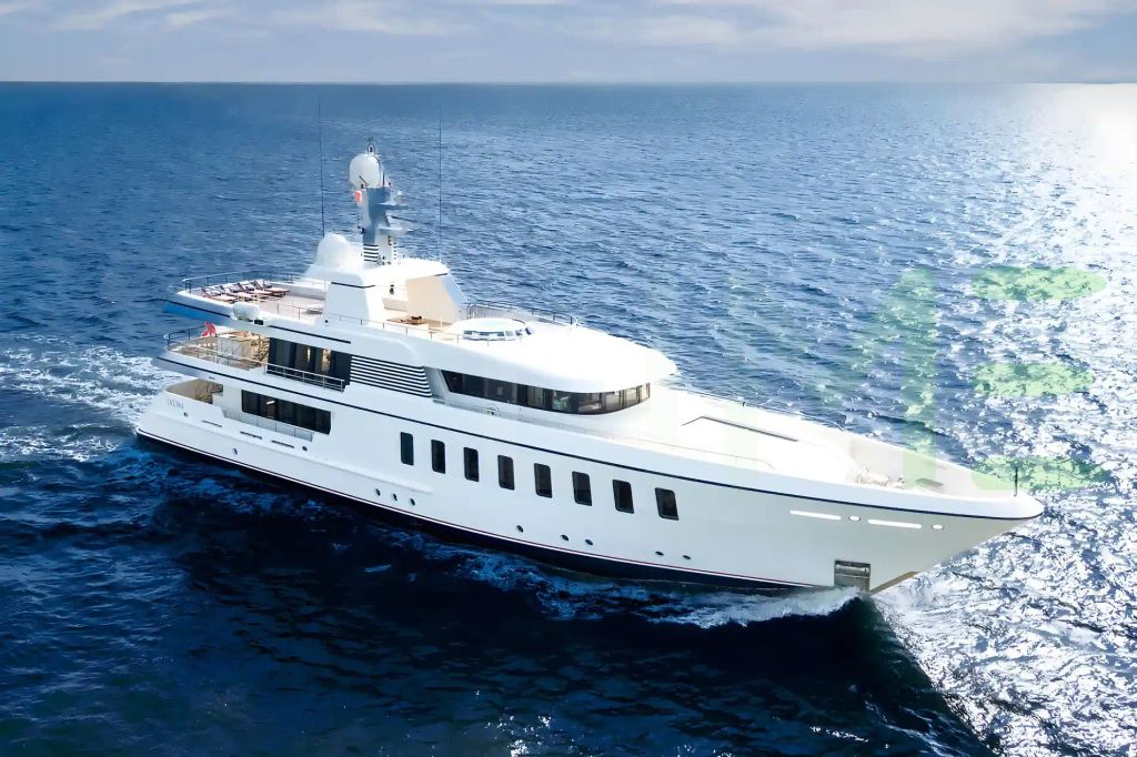 White Familybilt yacht - 2025 guide with the owner of the world's 1784th largest yacht, the 164th largest yacht built by superyacht builder Feadship, based in Netherlands.