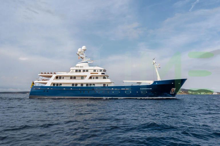 White Cupani yacht for charter and price, located in Mediterranean; Greece; Italy offered for rent by LIME Yachts and Brokerage located in Fort Lauderdale Florida.