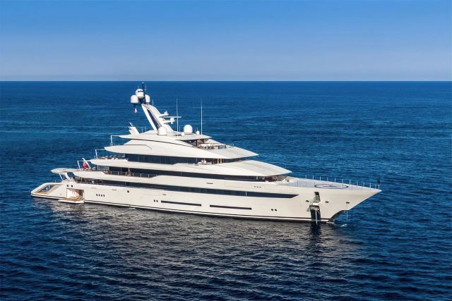 Avantage Yacht one of twelve luxury yachts off market