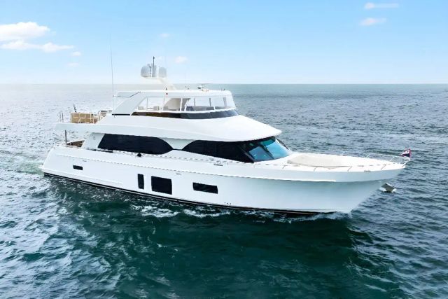 Catalyst 85 ft yacht (26m) Ocean Alexander yachts off market. The best new and used boats. One of twelve superyachts.