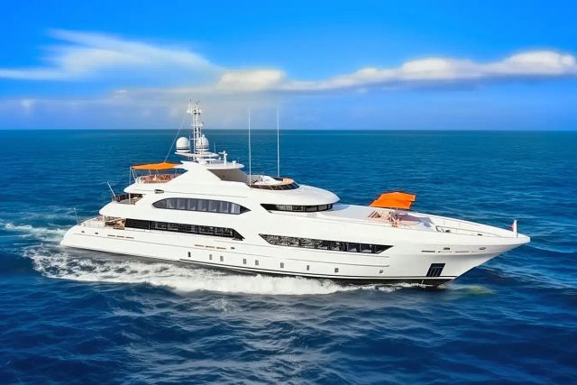 Artisa Yacht one of twelve luxury yachts for sale