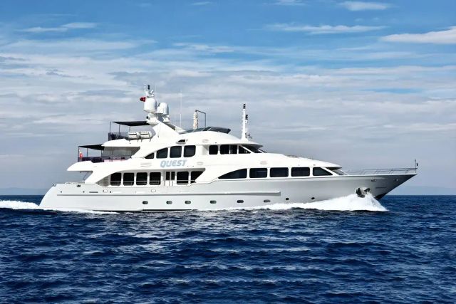 Quest R 120 ft yacht (37m) Benetti for charter/rental. Cost, plans, interior. One of twelve best luxury yachts.