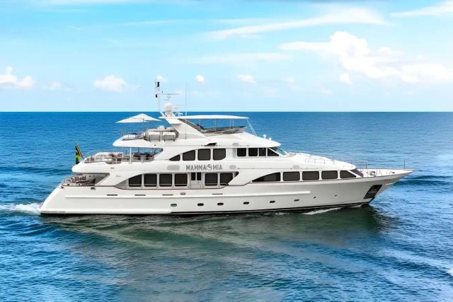 Mamma Mia yacht, a 120 ft Benetti luxury superyacht underway, 36.58 meters, built in 2007, 2022.