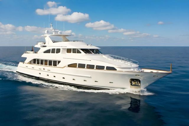 Heaven Can Wait 114 ft yacht (35m) Benetti for charter/rental. Cost, plans, interior. One of twelve best luxury yachts.