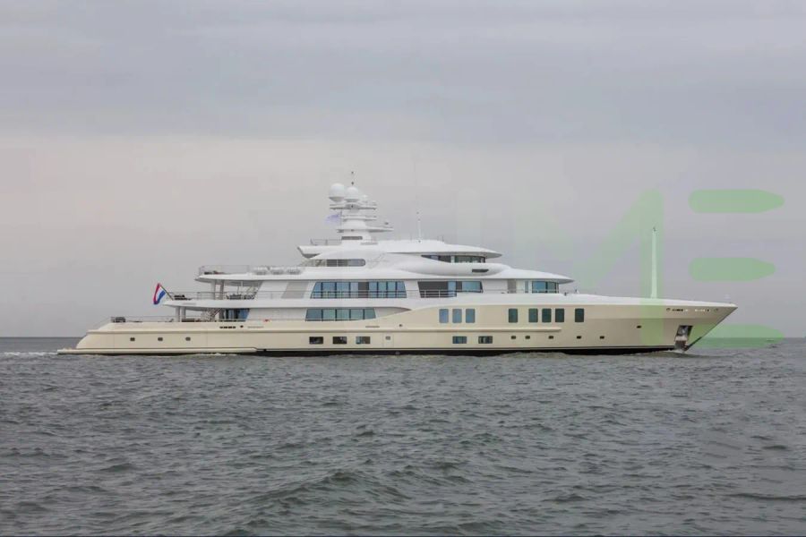 White Casino Royale yacht - 2025 guide with the owner of the world's 290th largest yacht, the 10th largest yacht built by superyacht builder Amels, based in Netherlands.