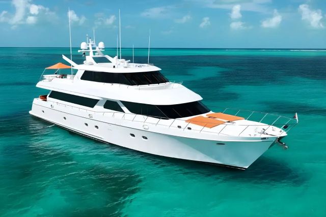 Robins Nest II Yacht one of twelve luxury yachts for charter