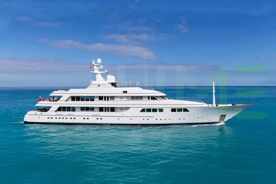 White FOS yacht - 2025 guide with the owner of the world's 517th largest yacht, the 75th largest yacht built by superyacht builder Feadship, based in Netherlands.