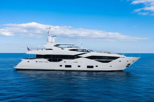 King Power 115 ft yacht (35m) Sunseeker for sale. Price, plans, specifications, builder. One of twelve top luxury yachts.