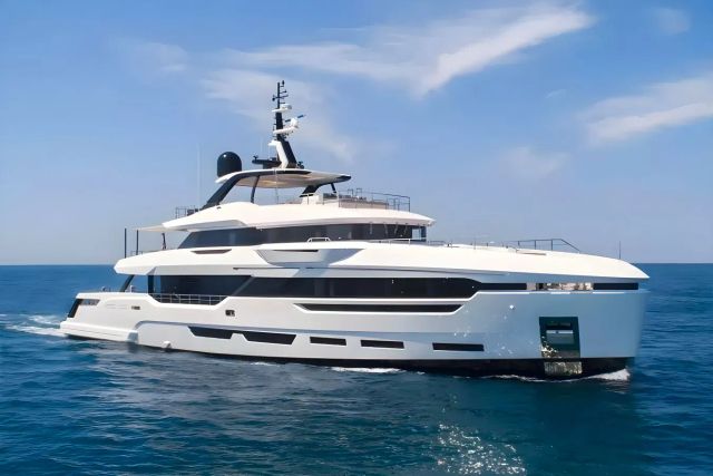 Perla Bianca Yacht one of twelve luxury yachts off market