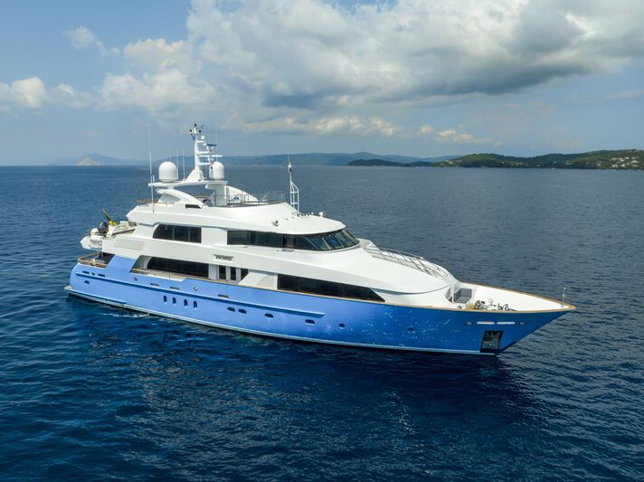 4*Puppies yacht, a 130 ft Palmer Johnson luxury superyacht underway, 39.62 meters, built in 2003, 2022.