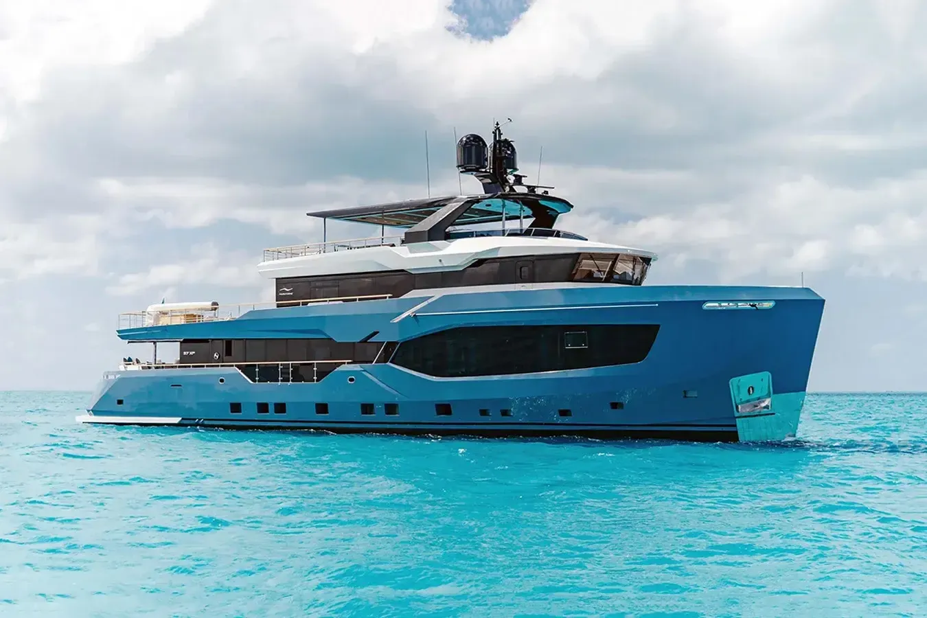 Amore yacht, a 121 ft Numarine luxury superyacht underway, 37.11 meters, built in 2022.
