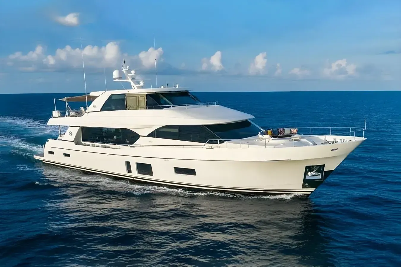 Aura yacht, a 100 ft Ocean Alexander luxury superyacht underway, 30.53 meters, built in 2019.