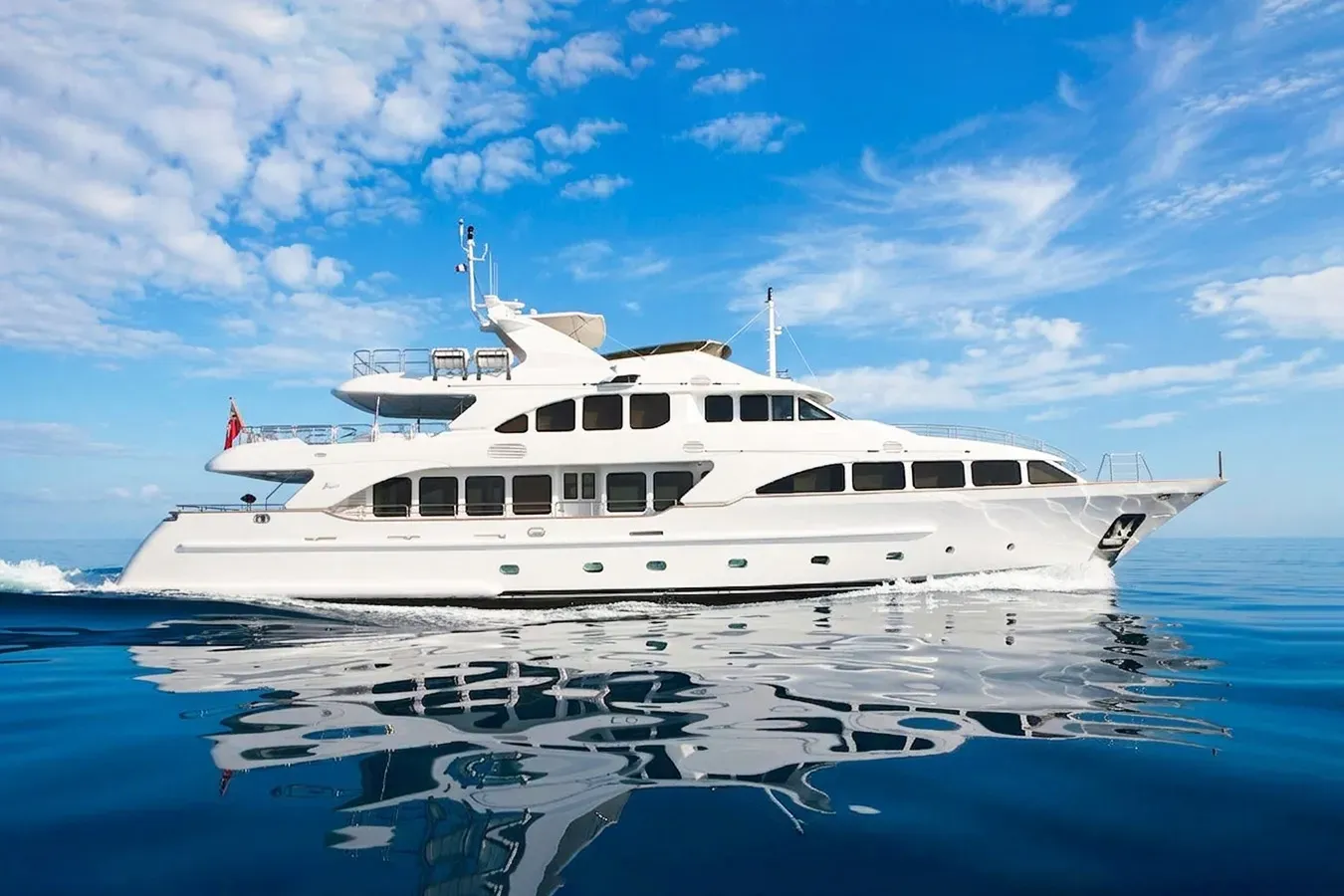 Avagliani yacht, a 100 ft Benetti Yachts luxury superyacht underway, 30.48 meters, built in 2009.