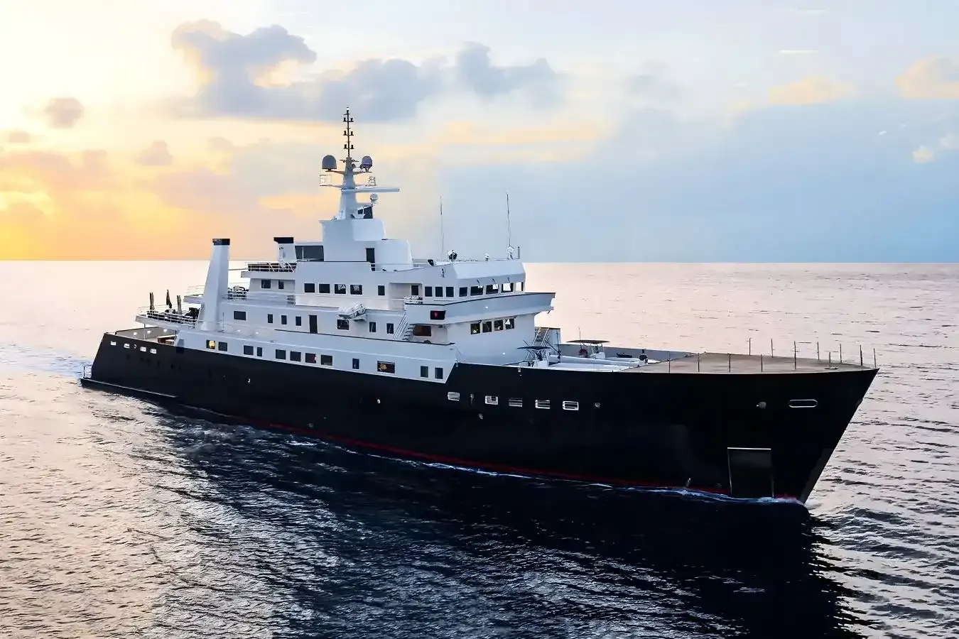 Bleu de Nîmes yacht, a 237 ft Clelands luxury superyacht underway, 72.25 meters, built in 1980, 2020.