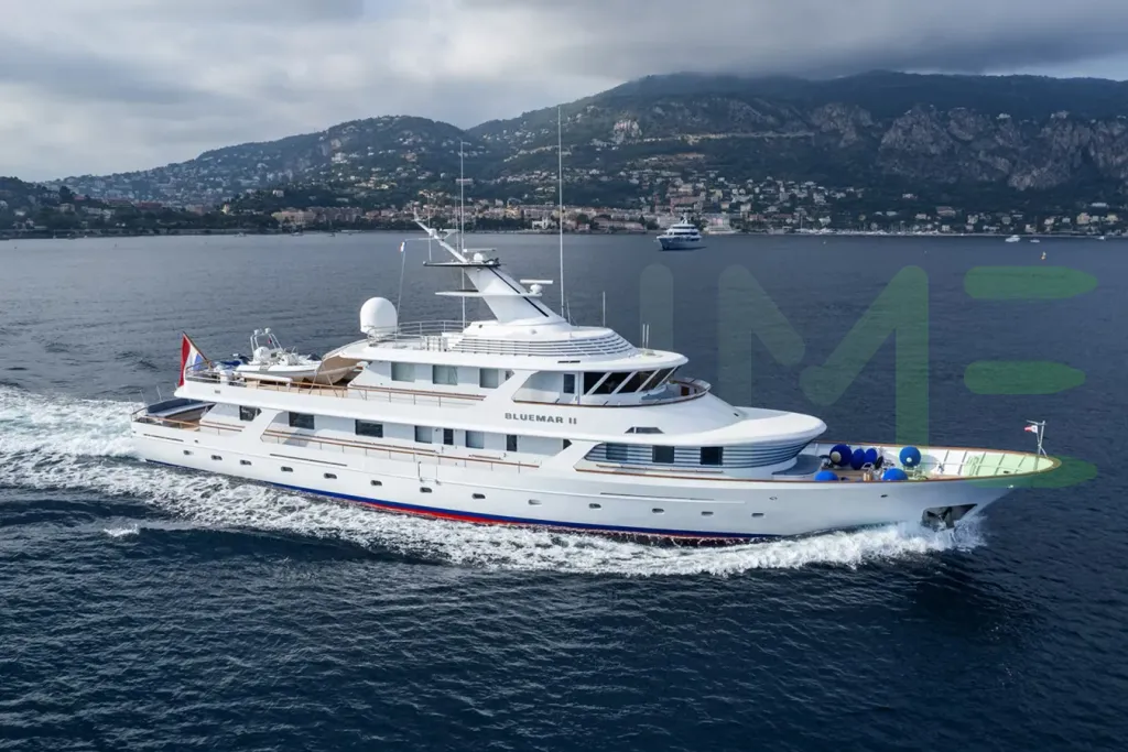 White Bluemar II yacht - 2026 guide with the owner of the world's 2982nd largest yacht, the 199th largest yacht built by superyacht builder Feadship, based in Netherlands.