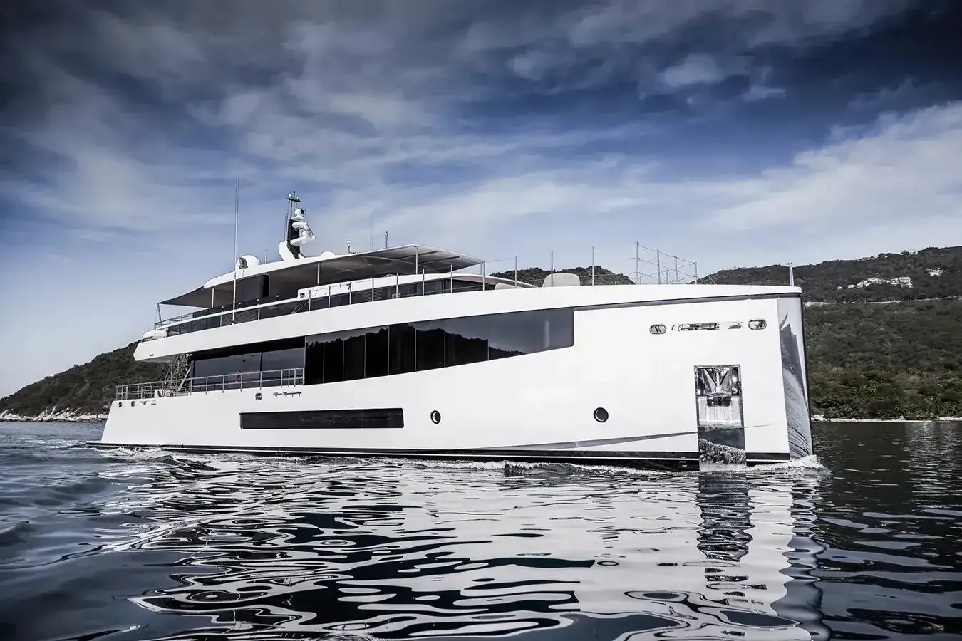 CID yacht, a 113 ft Feadship luxury superyacht underway, 34.65 meters, built in 2017.