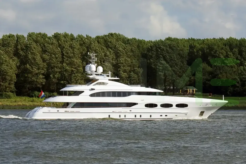 White Crystalady yacht - 2026 guide with the owner of the world's 1517th largest yacht, the 54th largest yacht built by superyacht builder Heesen, based in Netherlands.
