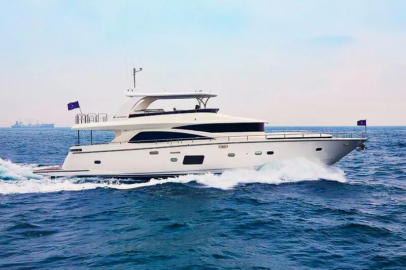 Deescovery 79 ft yacht (24m) Johnson yachts off market. The best new and used boats. One of twelve superyachts.