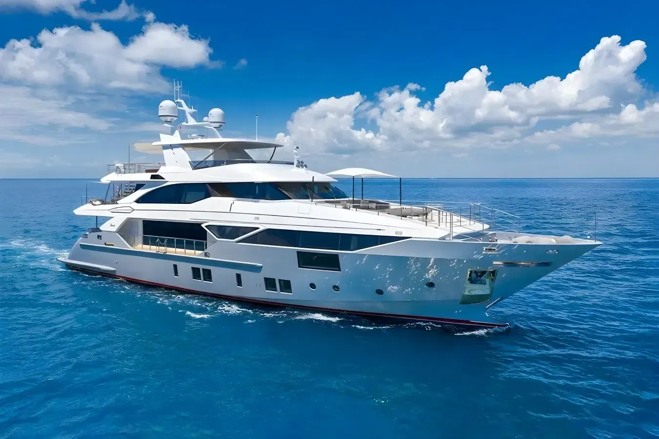 Deliberately Lucky yacht, a 125 ft Benetti luxury superyacht underway, 38.1 meters, built in 2017.