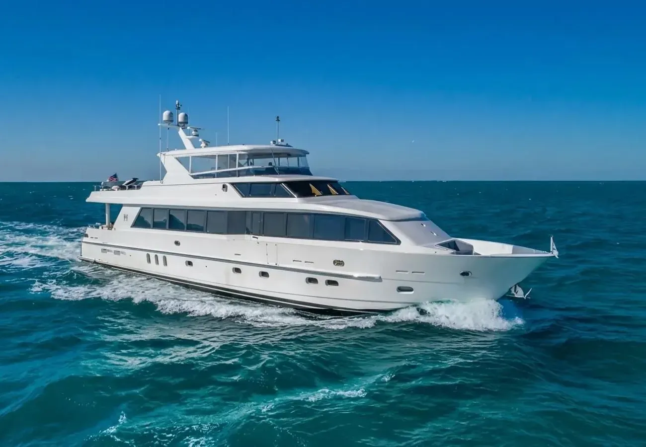 Done Deal yacht, a 101 ft Hargrave luxury superyacht underway, 30.78 meters, built in 2009, 2025.