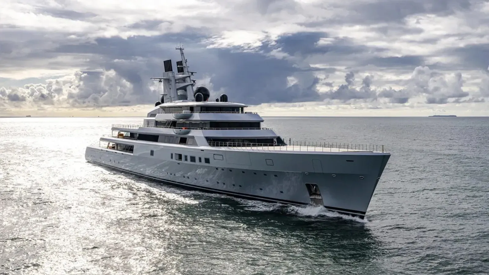 Dragonfly yacht, a 465 ft Lürssen luxury superyacht underway, 142 meters, built in 2024.