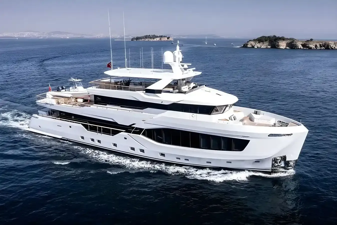 Eau La La yacht, a 121 ft Numarine luxury superyacht underway, 37 meters, built in 2023.