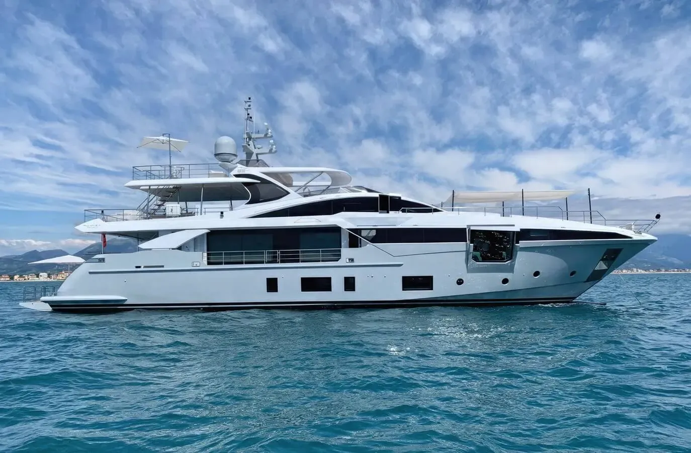 Eclipse yacht, a 115 ft Azimut luxury superyacht underway, 35.17 meters, built in 2018.