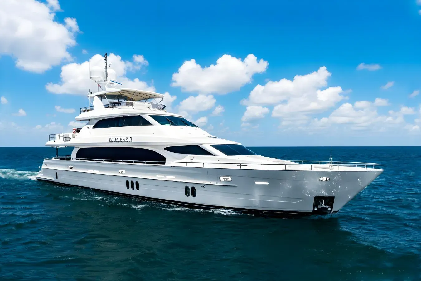 El Mirar II yacht, a 109 ft Horizon luxury superyacht underway, 33.5 meters, built in 2008, 2018.