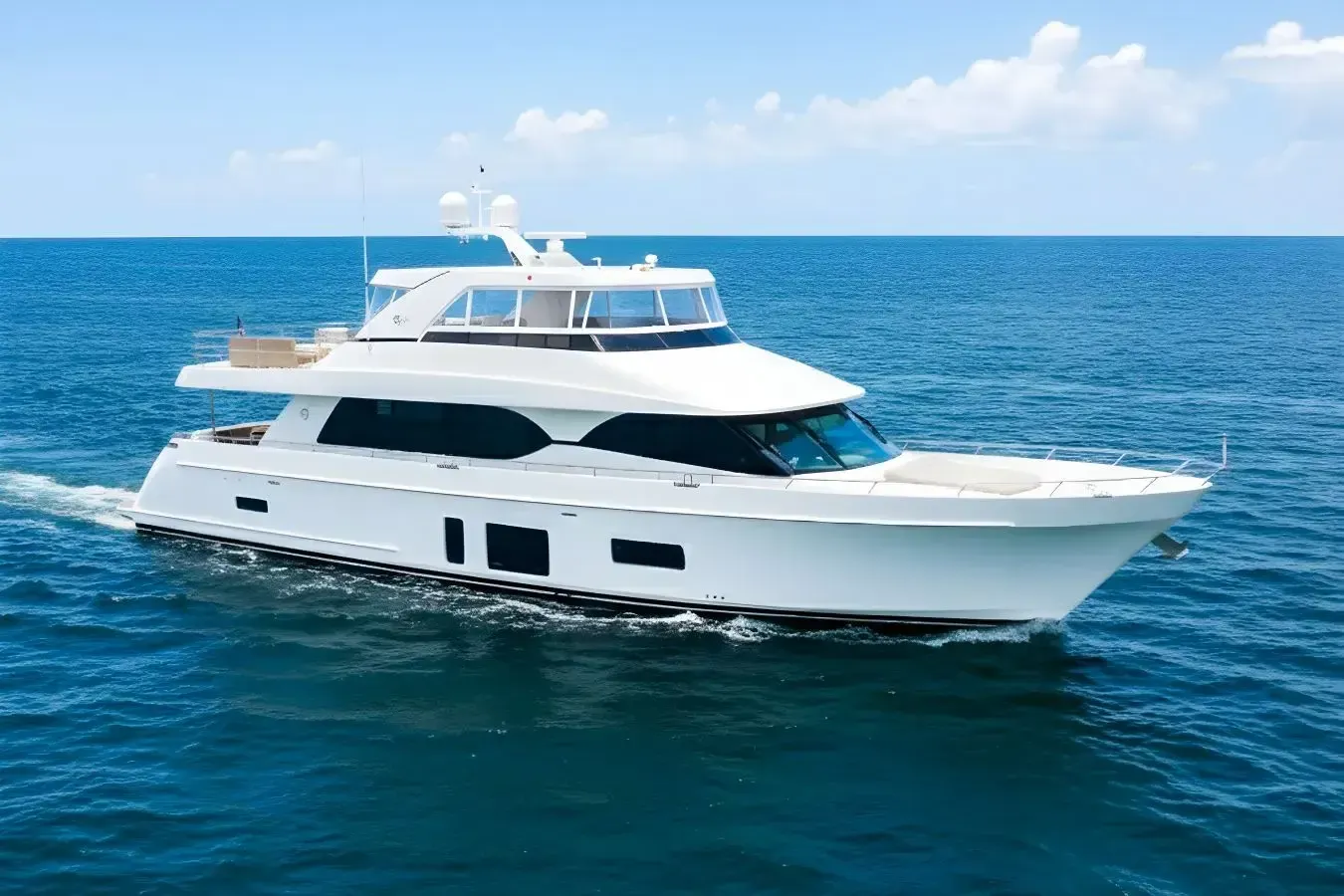 Escapado yacht, a 88 ft Ocean Alexander luxury superyacht underway, 26.82 meters, built in 2020.