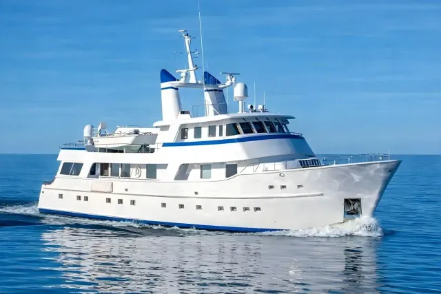 Escape of London yacht, a 119 ft Trident luxury superyacht underway, 36.46 meters, built in 1997.