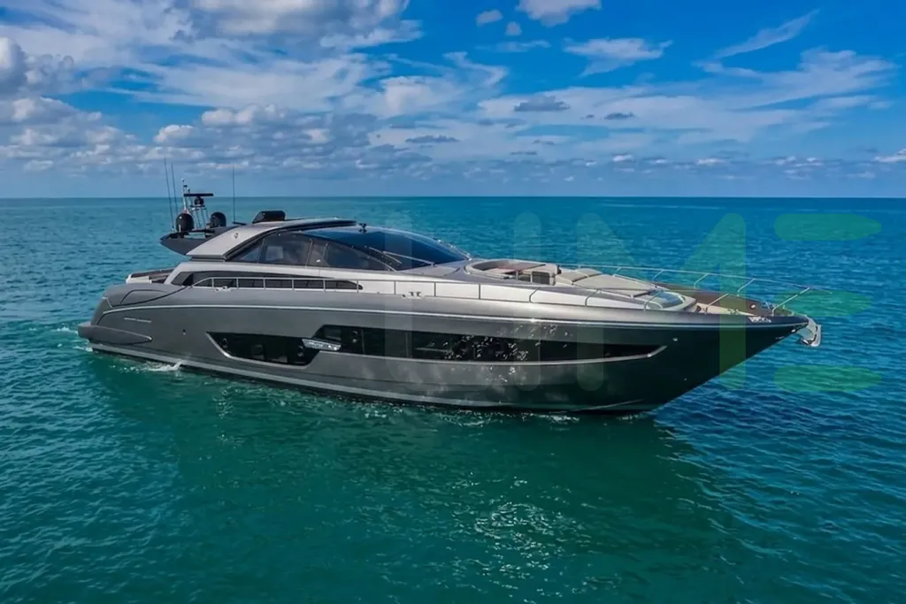 White Evenflow yacht - 2026 guide with the owner of the world's 9860th largest yacht, the 204th largest yacht built by superyacht builder Riva, based in Italy.