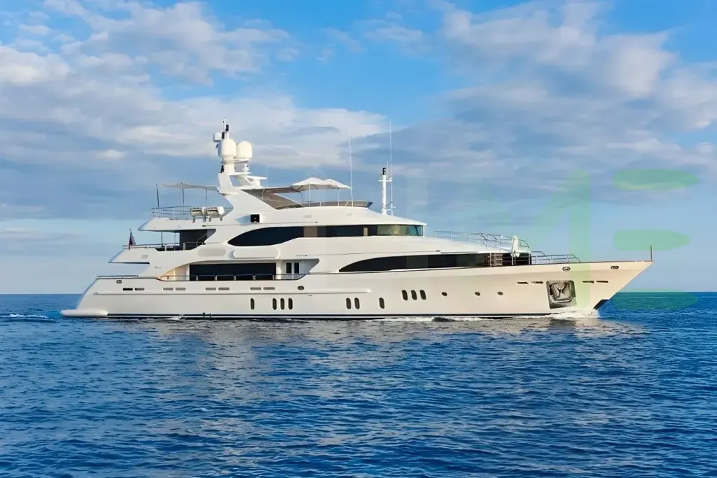 White Everblue yacht - 2026 guide with the owner of the world's 2052nd largest yacht, the 131st largest yacht built by superyacht builder Benetti Yachts, based in Italy.