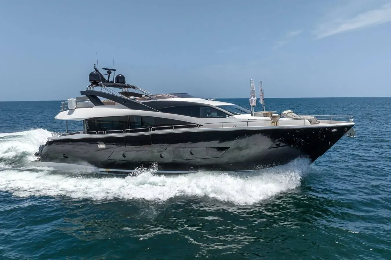 F5 yacht, a 86 ft Sunseeker luxury superyacht underway, 26.29 meters, built in 2017.