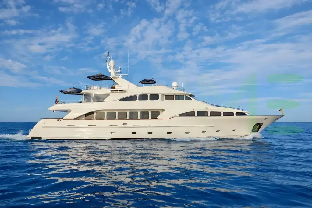 White Felicita yacht - 2026 guide with the owner of the world's 4096th largest yacht, the 273rd largest yacht built by superyacht builder Benetti Yachts, based in Italy.