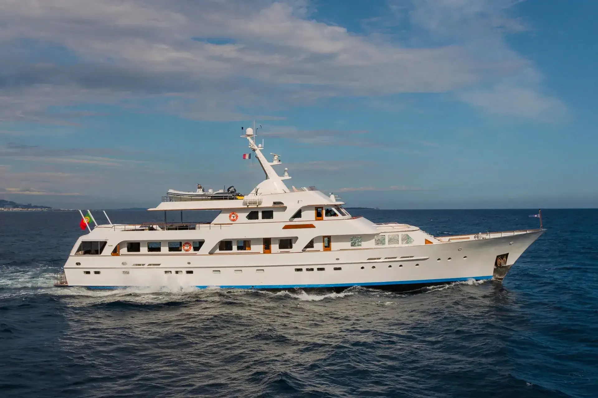 Gin Tonic yacht, a 136 ft Feadship luxury superyacht underway, 41.7 meters, built in 1981, 2025.