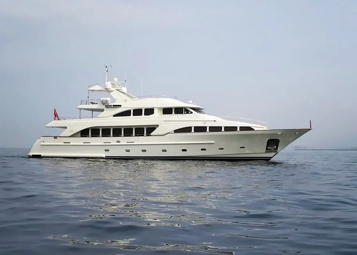 Grand Delight yacht, a 114 ft Benetti luxury superyacht underway, 34.95 meters, built in 2004.