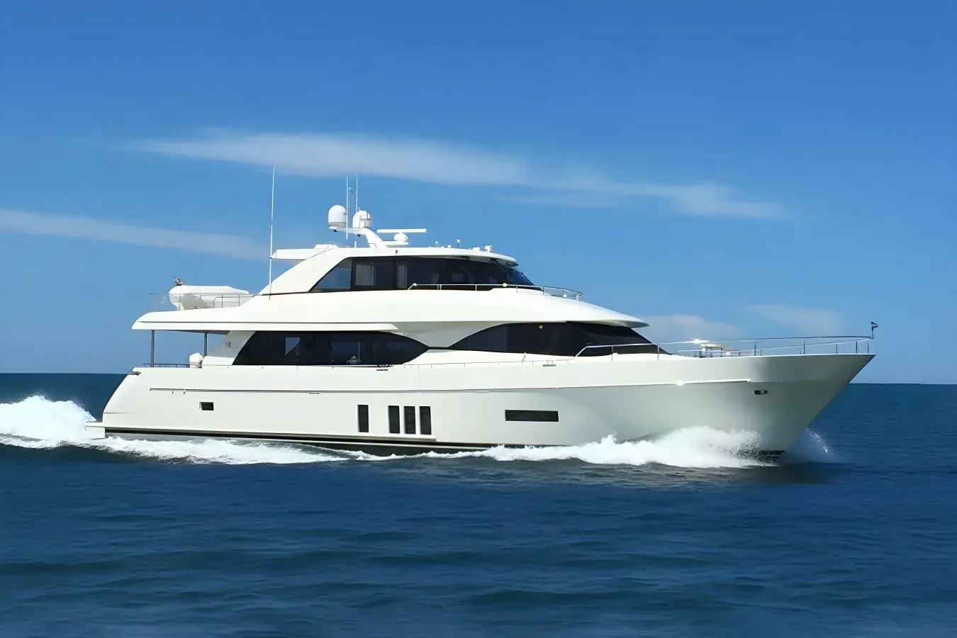 Gusto II yacht, a 92 ft Ocean Alexander luxury superyacht underway, 28.17 meters, built in 2016.