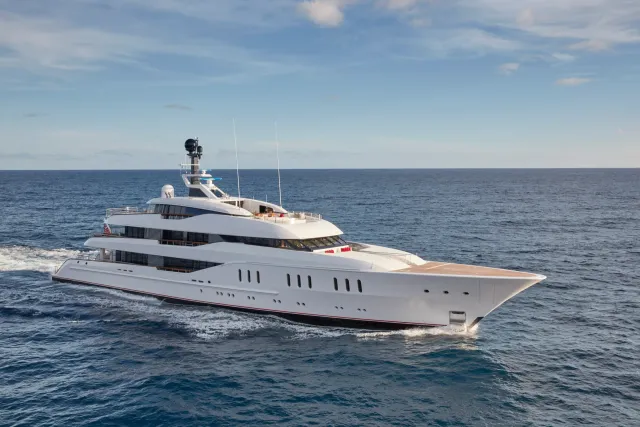 Hampshire yacht, a 217 ft Feadship luxury superyacht underway, 66.25 meters, built in 2016.