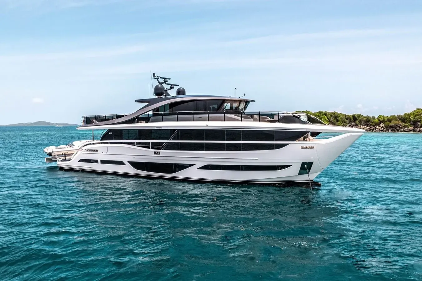 Hang Loose yacht, a 95 ft Princess luxury superyacht underway, 29.11 meters, built in 2021.