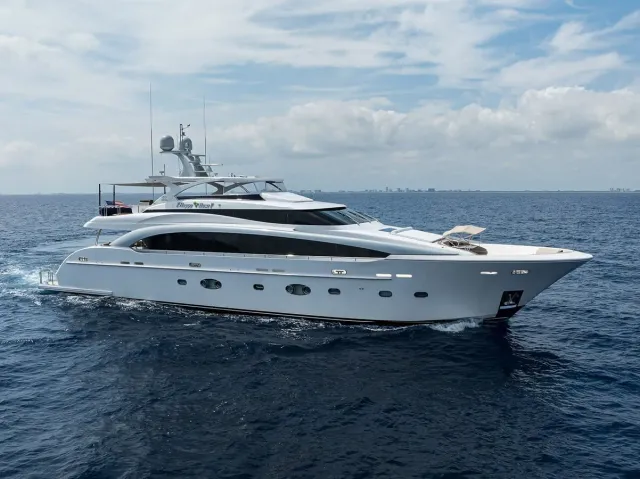 Happy Hour yacht, a 110 ft Horizon luxury superyacht underway, 33.53 meters, built in 2017.