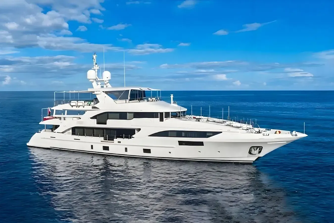 Happy Me yacht, a 132 ft Benetti Yachts luxury superyacht underway, 40.24 meters, built in 2020.