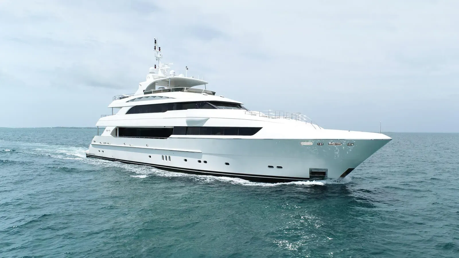 Homecoming yacht, a 136 ft Horizon luxury superyacht underway, 41.45 meters, built in 2010.