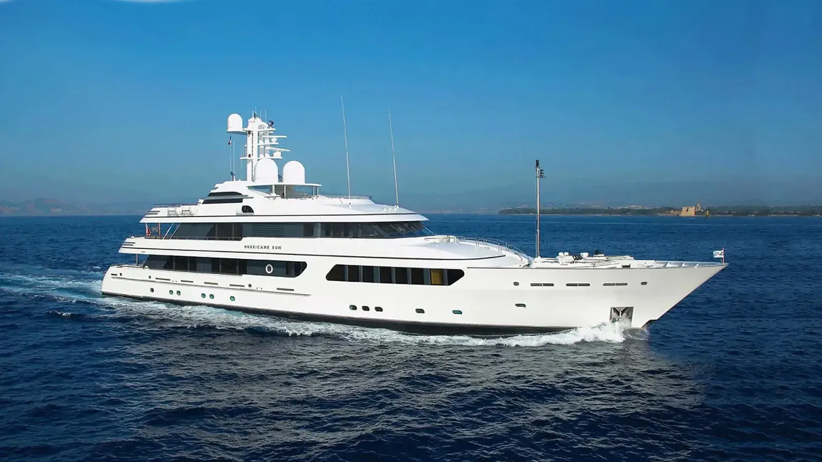 Hurricane Run yacht, a 175 ft Feadship luxury superyacht underway, 53.5 meters, built in 2009.