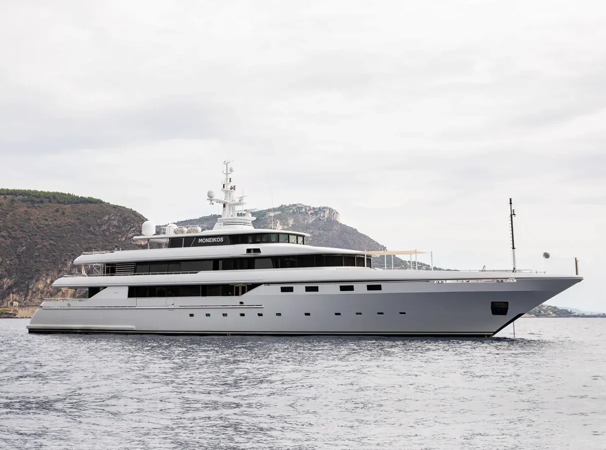 Ipanemas T yacht, a 203 ft Codecasa luxury superyacht underway, 62 meters, built in 2006, 2020.