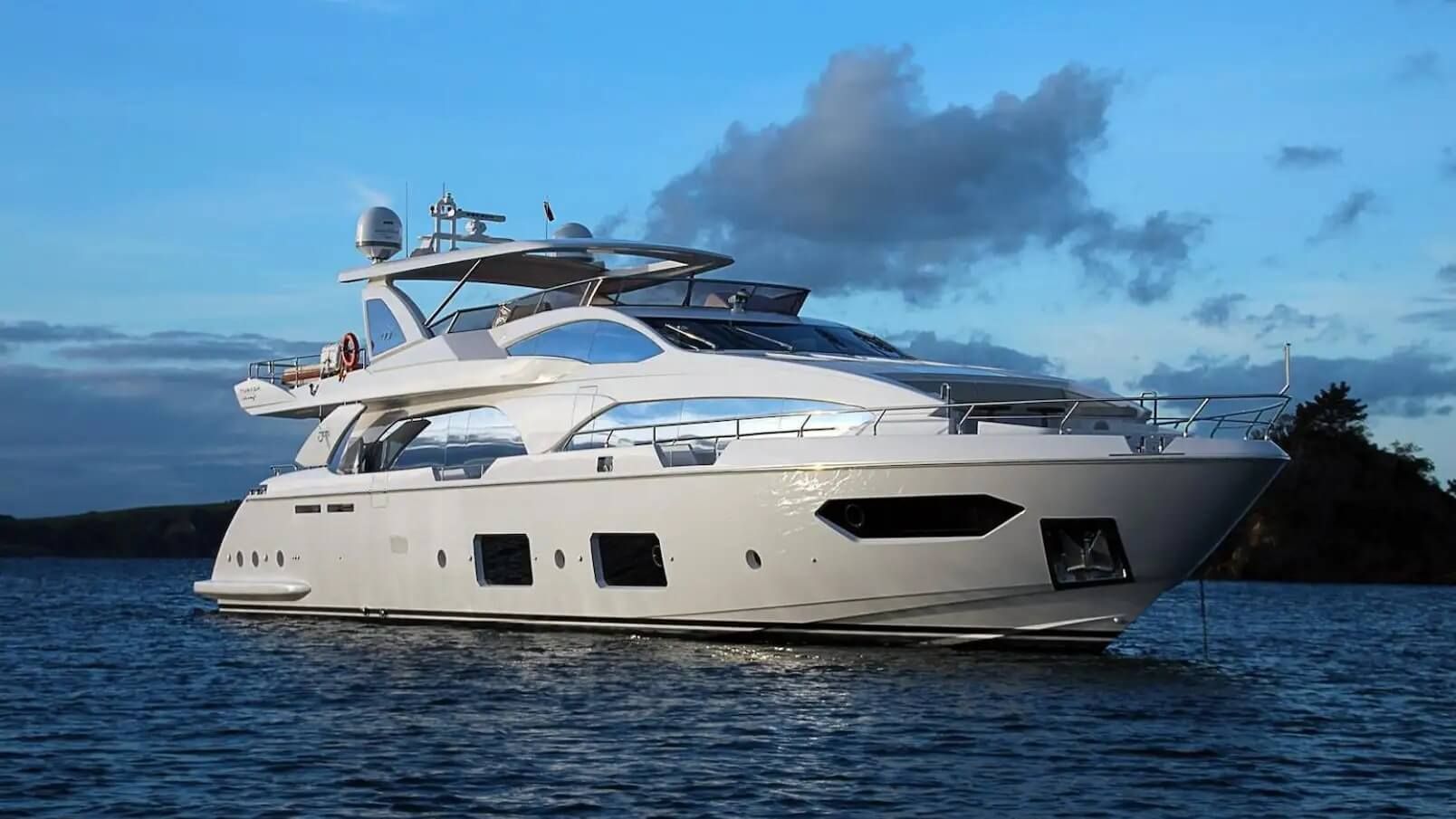 La Tache yacht, a 100 ft Azimut luxury superyacht underway, 30.48 meters, built in 2013.