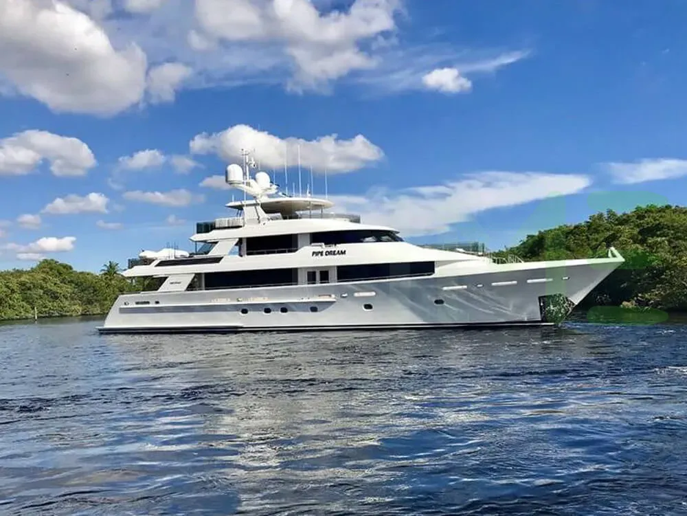 White Lady JJ yacht - 2026 guide with the owner of the world's 2738th largest yacht, the 22nd largest yacht built by superyacht builder Westport, based in United States.