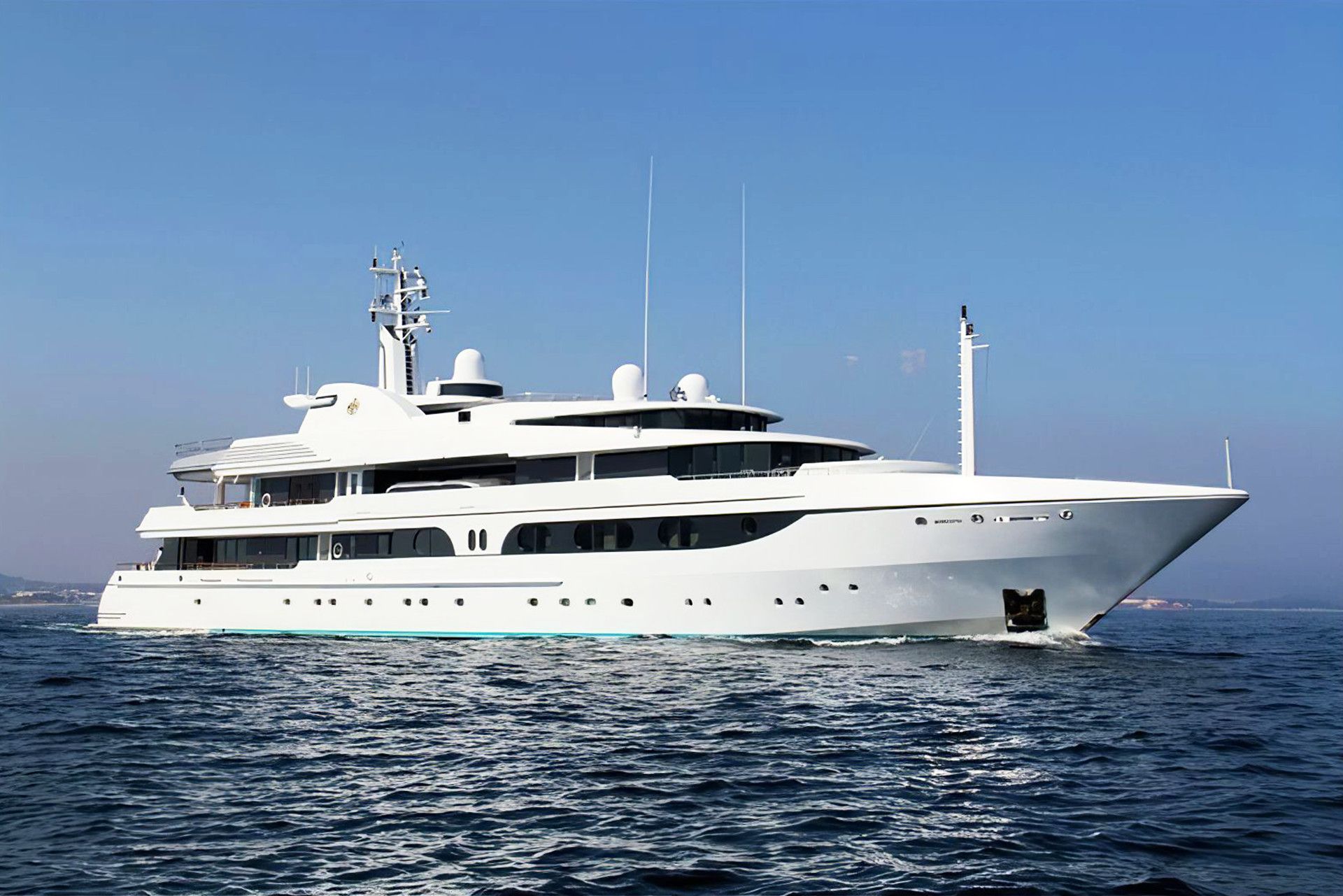 Lady Marina yacht, a 209 ft Feadship luxury superyacht underway, 63.95 meters, built in 1999, 2020.