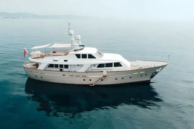 Laziza yacht, a 82 ft Benetti luxury superyacht underway, 24.99 meters, built in 2004, 2022.